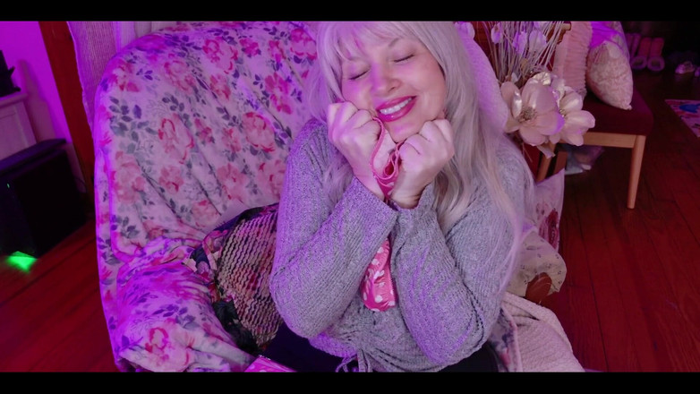 PaintedRose: Otwierające satynowe majtki