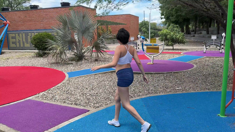 ManuelaAlvarez: I See a Sexy Girl Stuck in a Park Game,...