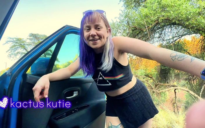 Kactus kutie: Ризикована сеча на відкритому повітрі на шосе