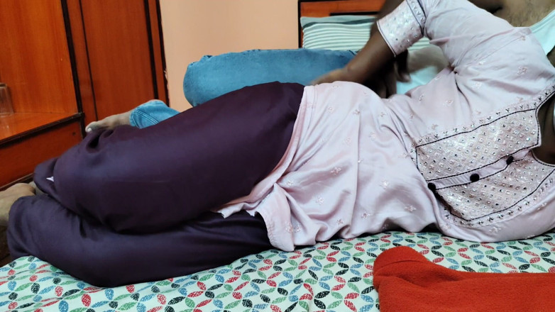 Pushpa porn: Futai cu menajera în Hotel Lodge