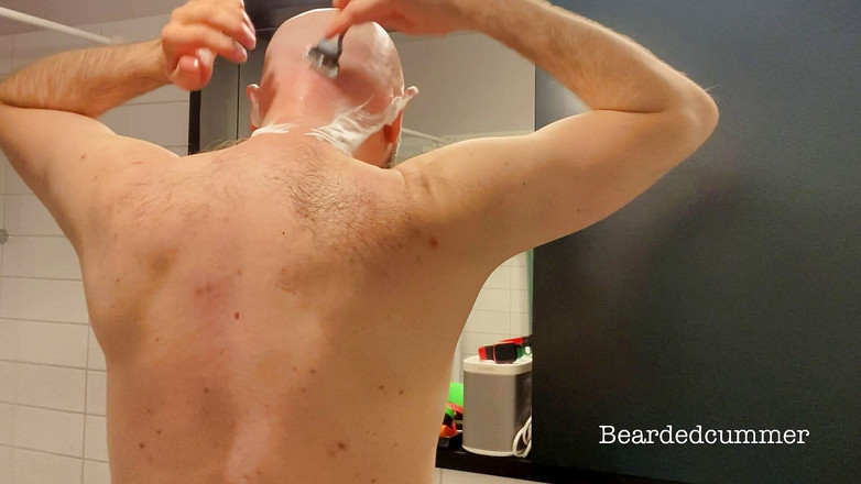 Beardedcummer: パパクマは彼の禿げ頭を剃る、兼なし