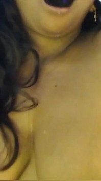 Sexy heiße mädchen möpse drücken Gug im mund show Dildo-Show.