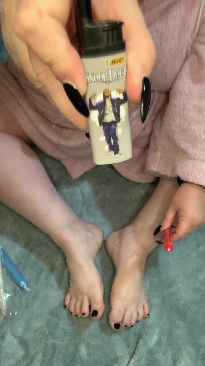 BlancaGirlBBW: Wax My Feet