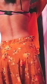Sexy indická žena v domácnosti šuká zezadu zezadu