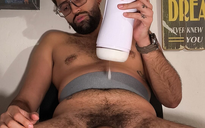 Camilo Brown: Mari kita lihat berapa lama aku bisa menentang tanpa muncrat...