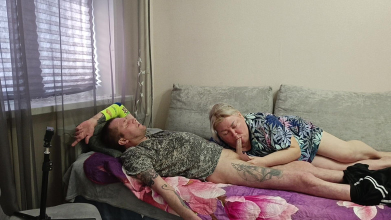 Zona901: Jiran melakukan blowjob mendalam untuk mendapatkan sebahagian air mani panas...