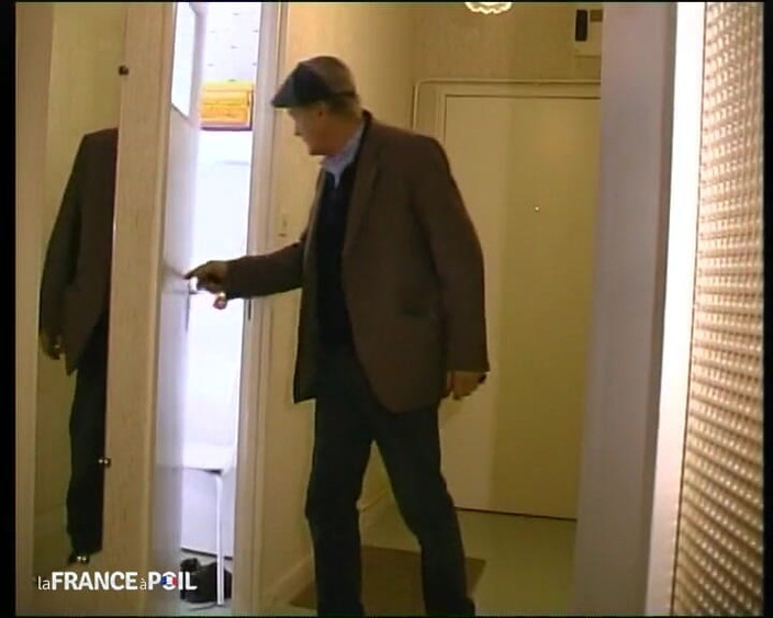 Rue Chaude: Il nonno sta visitando un amico e ne approfitta per...