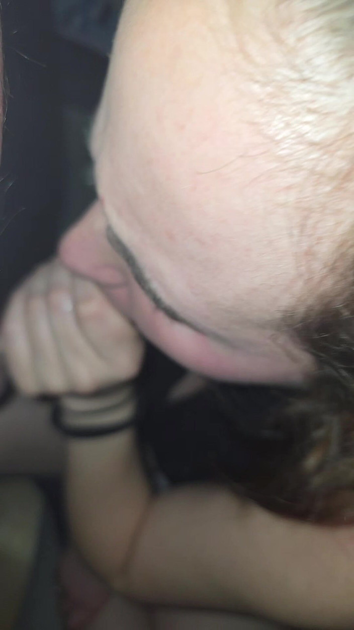 Mora_2000: Blowjob, älskar att ta kuken i munnen :)