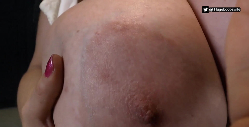 hugeboobswife: Berikut adalah video kustom Anda Petri menikmatinya!