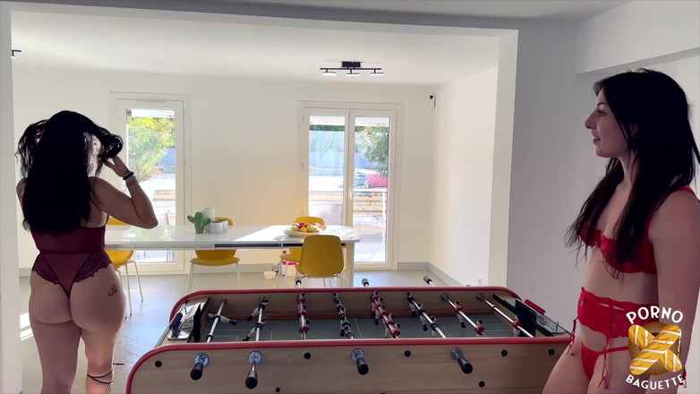 Porno Baguette: Laeticia, geniet ervan met een vrouw en een man!