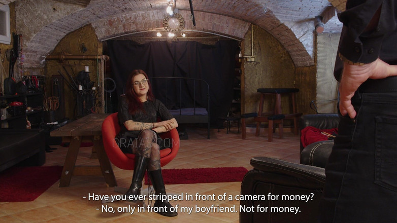 Graias Studio: Si comel berambut merah nampaknya bersemangat - Debut Suzy