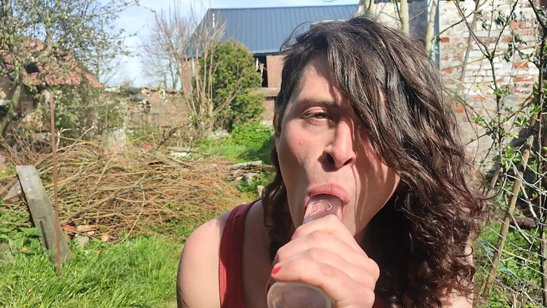 Sara B: Outdoor dildo blowjob training