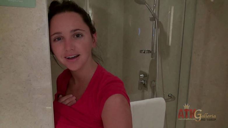 ATK Girlfriends: Liburan virtual di singapura sama hope howell bagian 2