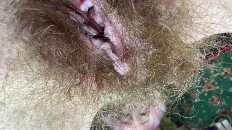 Cuteblonde666: Amatérská dívka předvádí své chlupaté tělo