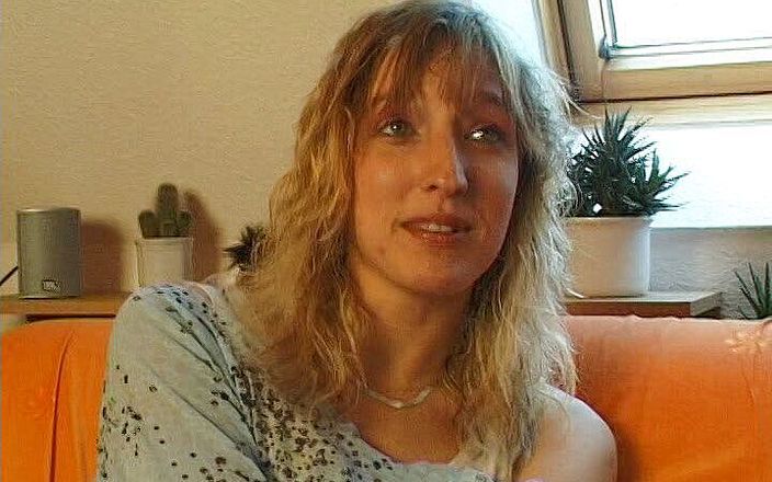 German Classic Porn videos: Angela не получила опыта в порно бизнесе