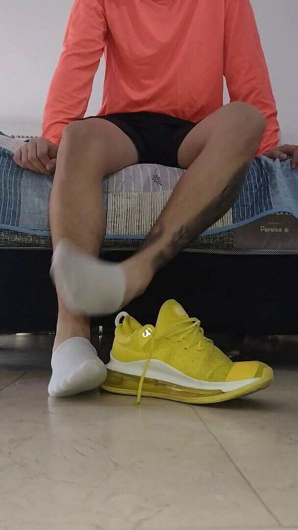 Tomas Styl: Latino bianco con i calzini corti