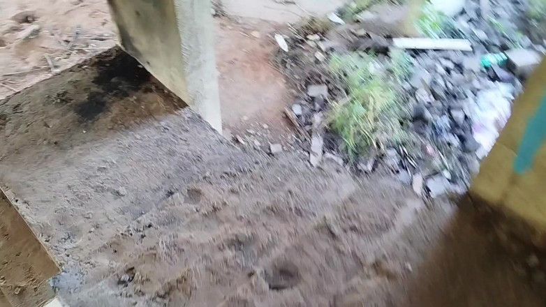 TheBlacKHunterr: Sono andato a fare pipì in cantiere e mi è venuta...