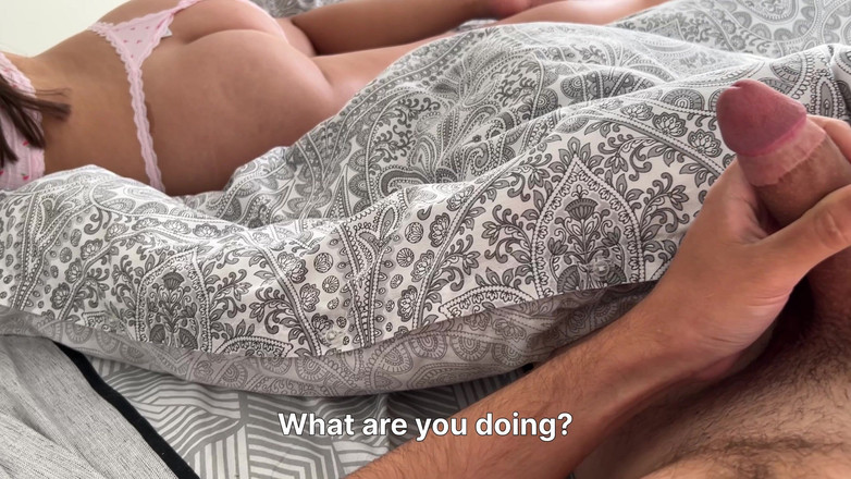 Sugary Kitty: Hari ke-1 adik tiri berbagi ranjang sama aku - dia meringis...