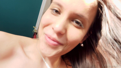 Immoral Live: Dördüncüsü seninle olsun - bölüm 2 - dinozor yarağı ona ışık tarafını gösteriyor