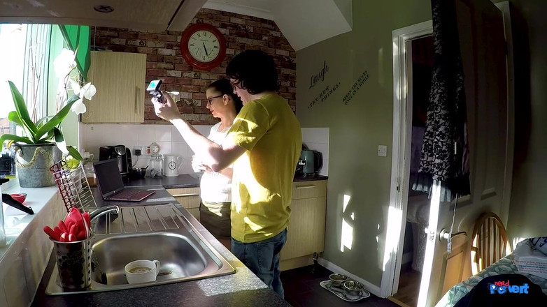 Nerd Pervert: Tatie Lucy - une cougar avale une bite