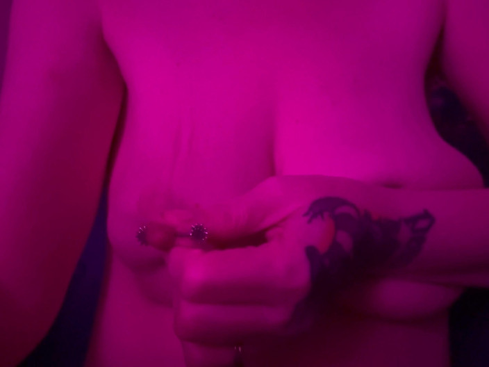 Hot potato girl: Cantik dalam merah jambu