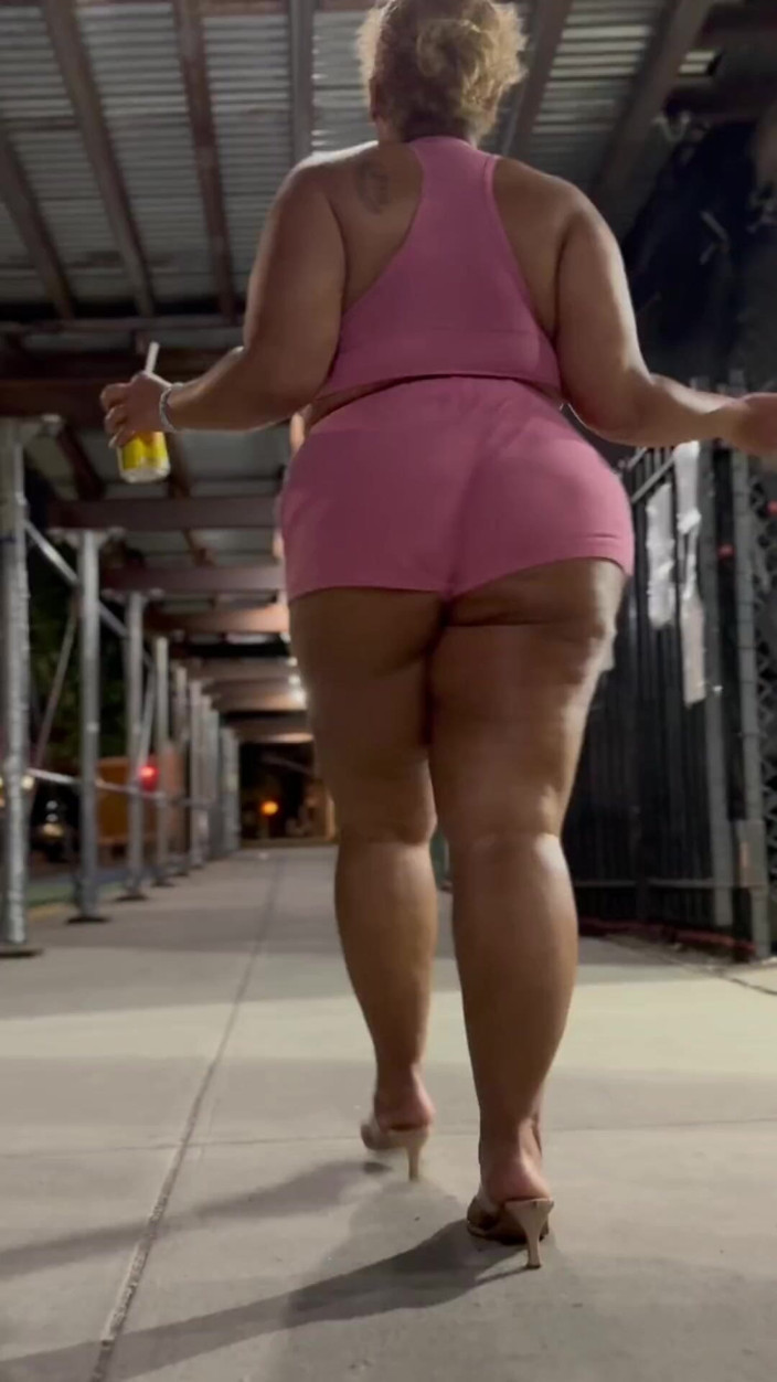 PutiLing: Leg Tease - Big Ass Worship - Latina BBW Puerto Rican Big...