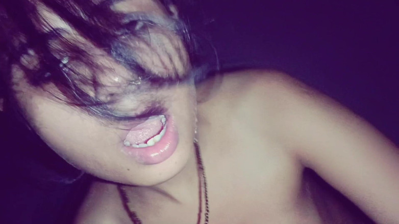 Hot Sis: Latika menunggang zakar saya dan dia dapat menikmati penuh