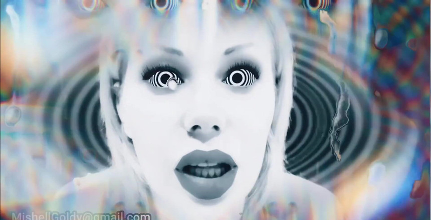 Goddess Misha Goldy: 在这个视频中，我正在使用一个特殊程序来获取关于你的所有信息！这不是游戏或笑话！