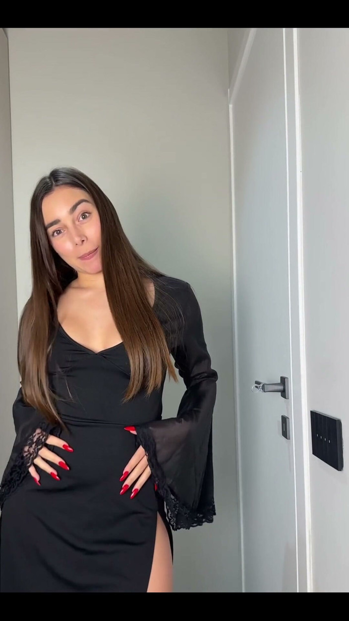 Shelena: Spogliarello Sexy