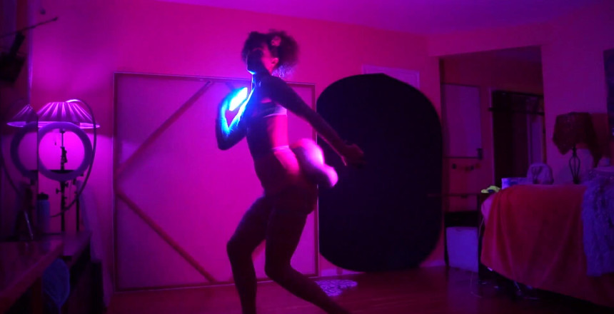 VibeWithMommy: だから私は私の奇妙なものを解き放ち、それをあなたと共有したかったのです。どう思いますか。