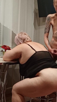 After Jerking off, I Cum on My Stepmom's Big Ass