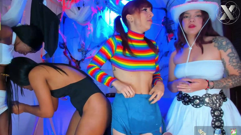 Lesbian Friends: Lesbischer Blowjob mit Stöhnen