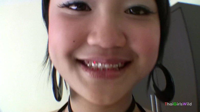Thai Girls Wild: Gorgeous Thai teen receives a potent creampie