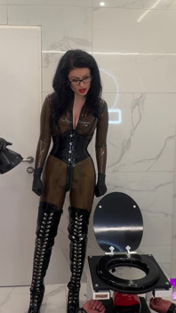 Slave Is Used as a Toilet and Cumdump