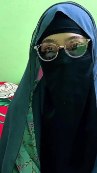 Apabila Seorang Wanita Seksi Datang Kepada Saya Meminta Derma