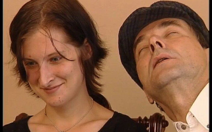 Videorama: Seni piccoli, pelle bianca e la tipica coppia dilettante tedesca