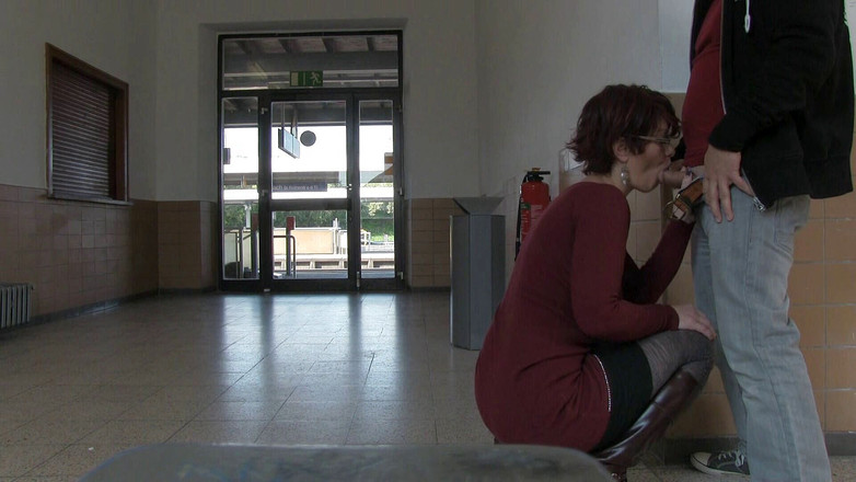 Popp Sylvie: Sexo na estação de trem