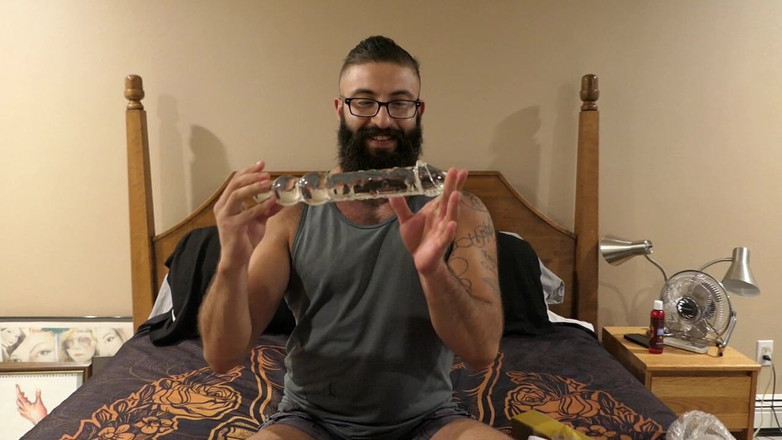 TripleXTransMan: 性感的玻璃假阳具玩