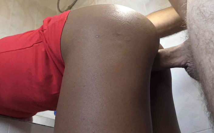 Bam-bulax: Semeno černé kočky s tvrdým bílým ptákem