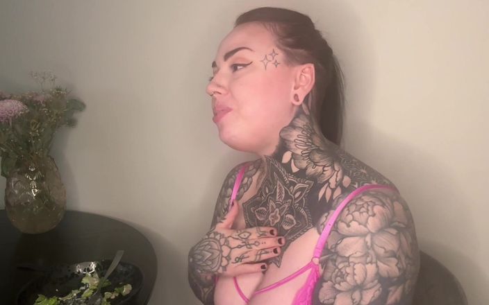 Miss Valentina: Eat with Me Fatty