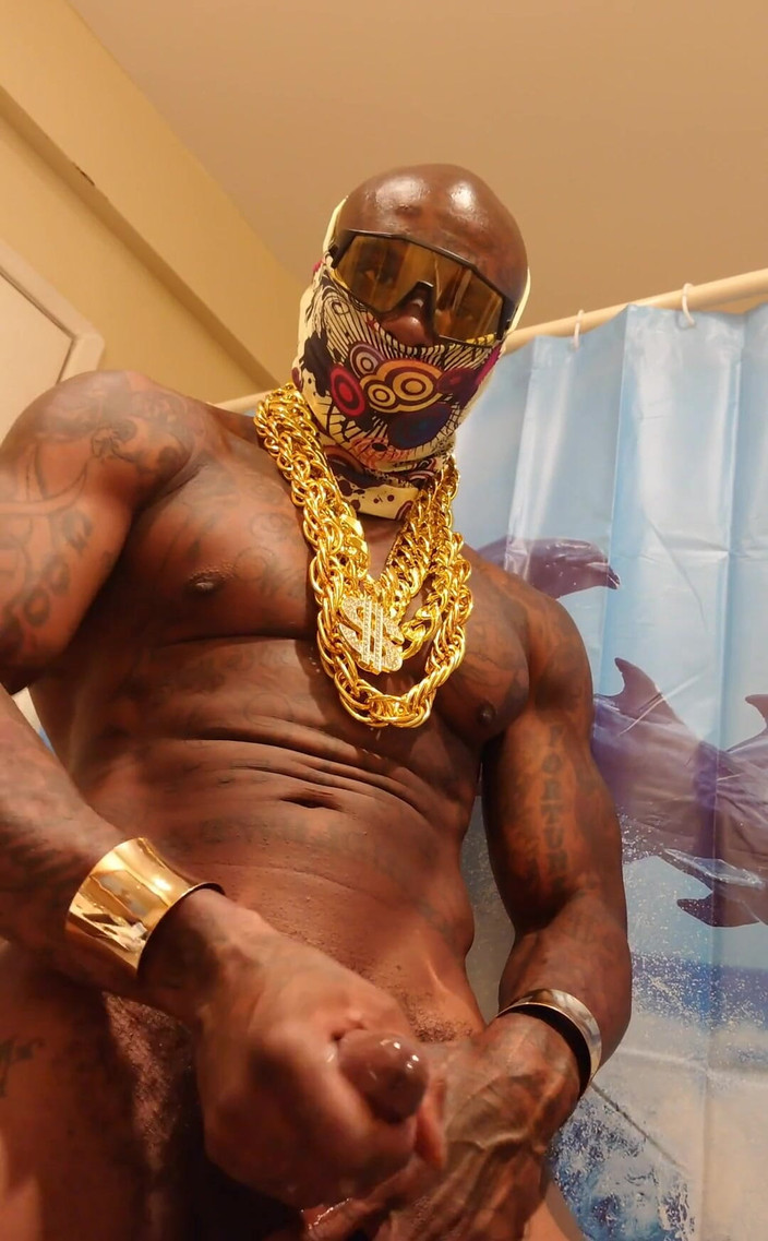 Hallelujah Johnson: Bắn tinh vuốt ve con cu quái vật khổng lồ...