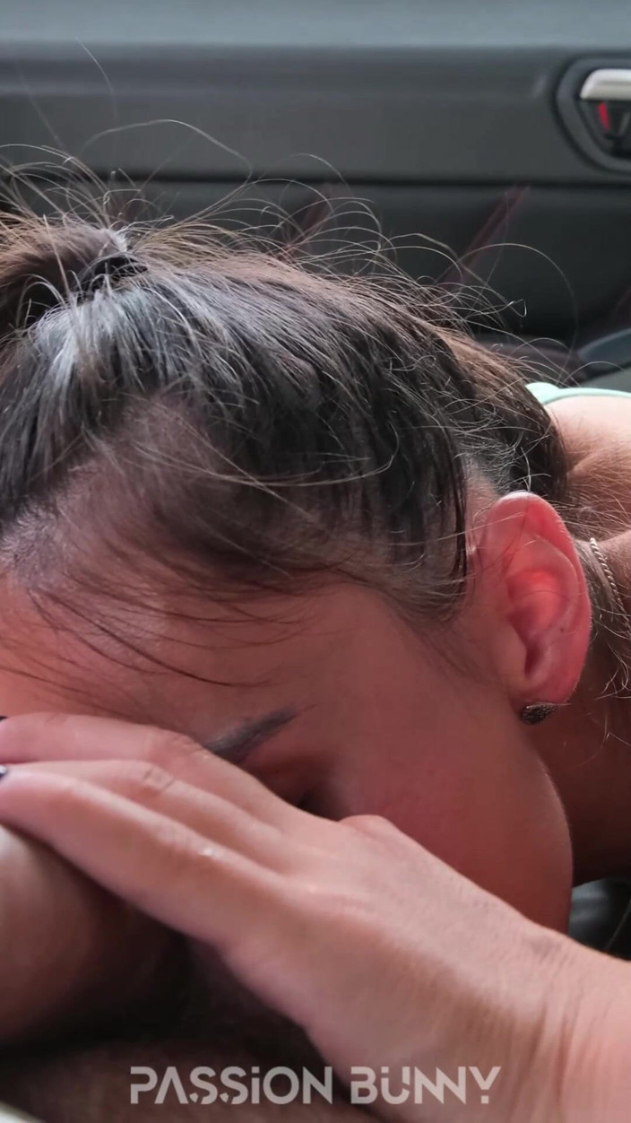 PassionBunny: Freund der ehefrau hilft mir beim abspritzen im auto - betrügt...