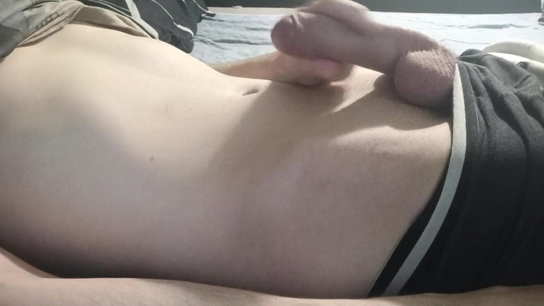 Pasha: 침대에 누워서 자위하는 남자