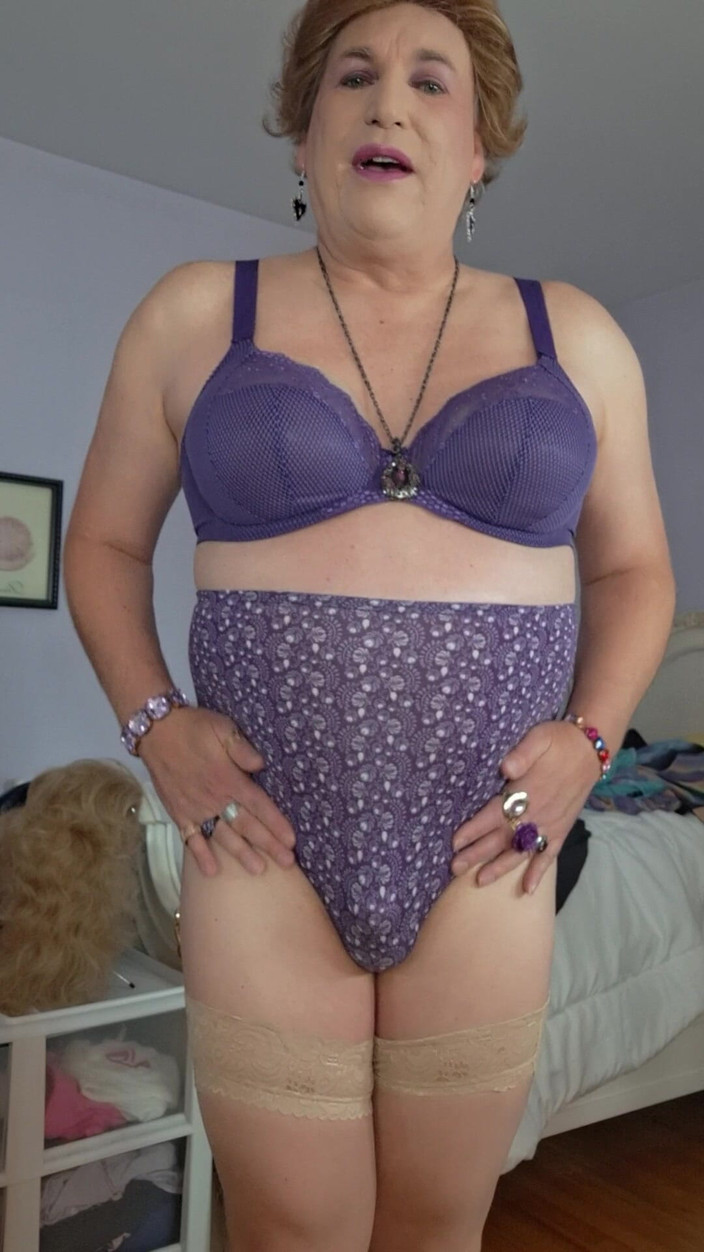 Victoria Lecherri: 나는 지금 너무 젖어!