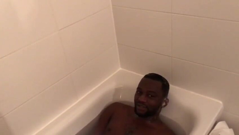 Sjojo Levana: In the bathtubs