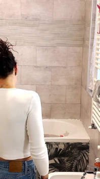 My Roommate Gives Me a Blowjob in the Bathtub and Gets Cum on Wet Jeans