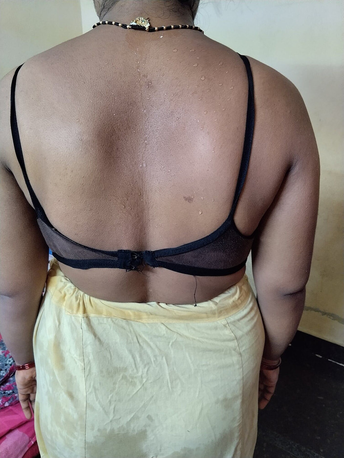 saira454: デジインドサイラおばさん入浴、インド人女性お風呂、主婦入浴とタイトなマンコを石鹸で洗う