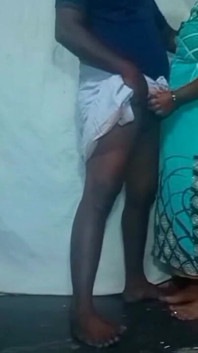 Desi freundin fickt im haus im dorf