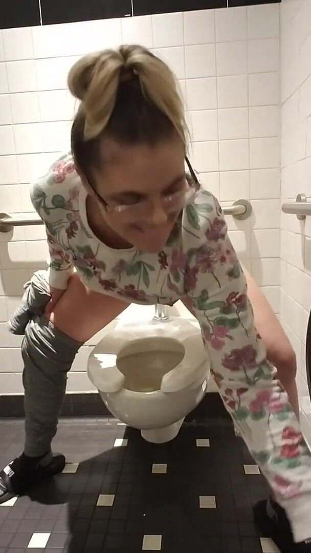 Tropical Lust: Quickie in the bathroom