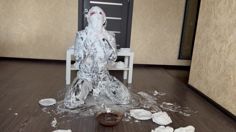 Hottie goddess: Espuma, chocolate y cuero una delicia fetiche sensual